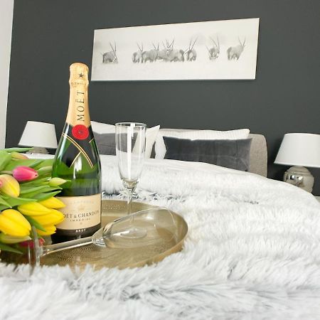 M-Style 01 Apartment Mit Terrasse Und Gasgrill, 24H Self-Check-In, Free Parking, Netflix Nürnberg Eksteriør billede
